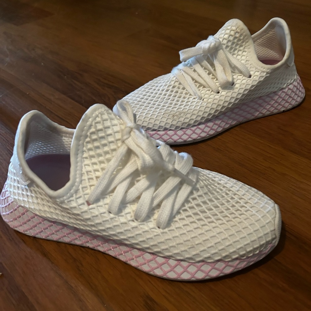 Adidas Like New White 5 1/2 🤍🤍
